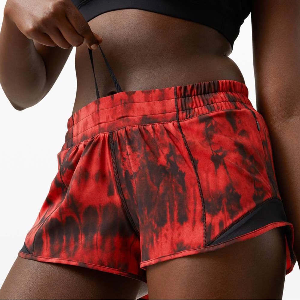 LULULEMON Hotty Hot 2.5 shorts. Game Day Red